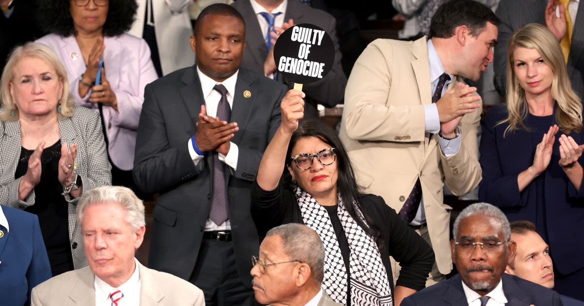 Rashida Tlaib Holds ‘War Criminal’ Sign During Netanyahu Speech