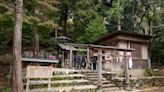 日本人對頭髮的重視程度不容小覷！京都嵐山御髮神社，有神職人員親自為你剪髮祈求頭髮健康～