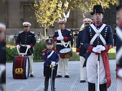 La historia de Lorenzo, el granaderito de 6 años que acaparó todas las miradas durante el acto del 25 de Mayo