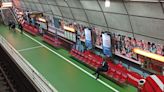 La estación de metro de Moyua en Bilbao se transforma en una réplica de San Mamés para animar al Athletic ante la final de Copa