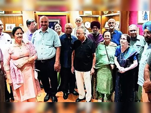 Rotary Club dedicates Hall of Fame to Rajendra Saboo | Chandigarh News - Times of India