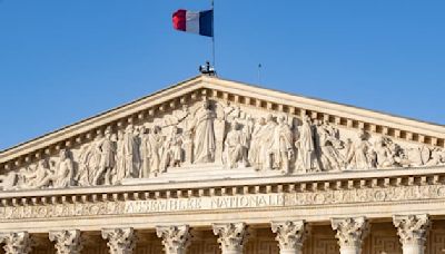 Gouvernement, Budget, organisation des JO... sans majorité à l'Assemblée, va-t-on vers une France paralysée?