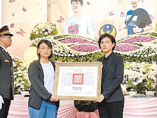 2殉職勇消公祭 小朋友寫卡片致敬 - 地方新聞