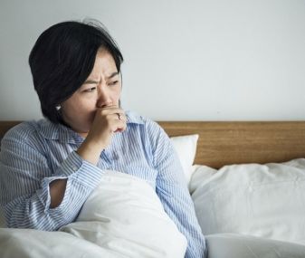 6旬婦人沒抽菸卻咳不停、吃不下，檢查發現支氣管都是黃痰，原來是1疾病作祟