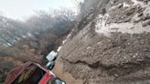 Tormenta provoca deslizamiento de lodo sobre carretera en Oaxaca