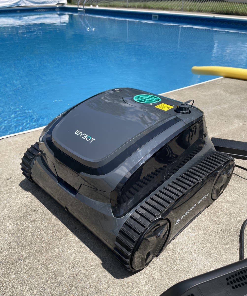 WYBOT S2 Pro Cordless Robotic Pool cleaning robot review - First of its kind self-charging! - The Gadgeteer