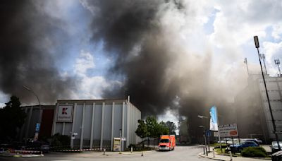 Brand in Berlin: Feuerwehr warnt vor giftigen Rauchgasen