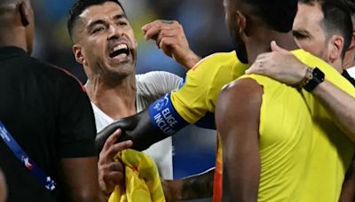 Exhibieron a Luis Suárez por intentar ¡morder! a jugador colombiano