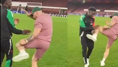 Conor McGregor y Bukayo Saka se retan a una pelea y el delantero del Arsenal se lleva la peor parte