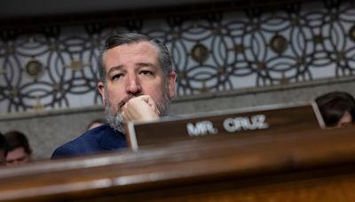 No, Ted Cruz didn't forget Pledge of Allegiance; video is altered | Fact check