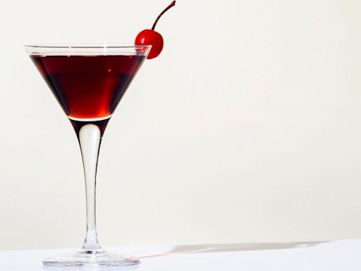 Manhattan Vs Old Fashioned: What Sets These Drinks Apart?