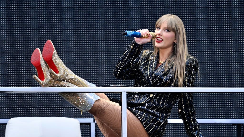 Taylor Swift Gave a Suuuper Pointed Speech Before Playing "thanK you aIMee" for the First Time