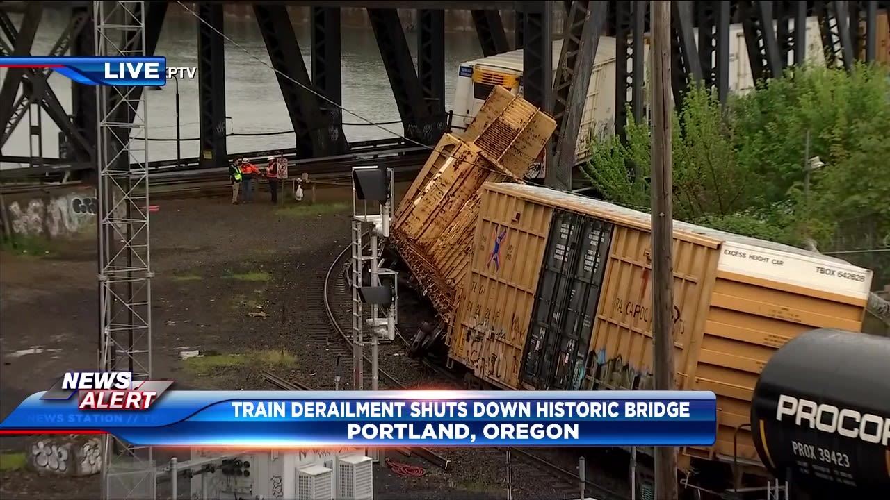 Train derailment shuts down historic bridge in Portland, Oregon - WSVN 7News | Miami News, Weather, Sports | Fort Lauderdale