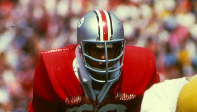 Pro Football HOF inductee Gradishar became a defensive force while at Ohio State