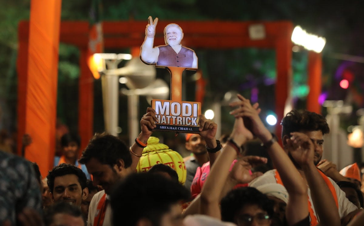 India election: Modi to hold coalition talks as BJP falls short of majority
