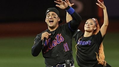 WATCH: Jose Iglesias performs ‘OMG’ after Mets win in front of Citi Field crowd