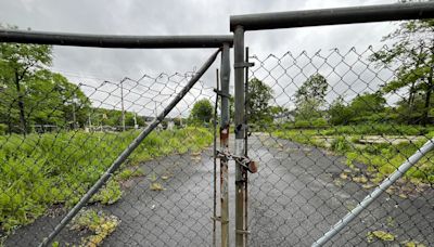 Well-known Staten Island spot that recently sold for $2.3M shared street with once-famous beach restaurant