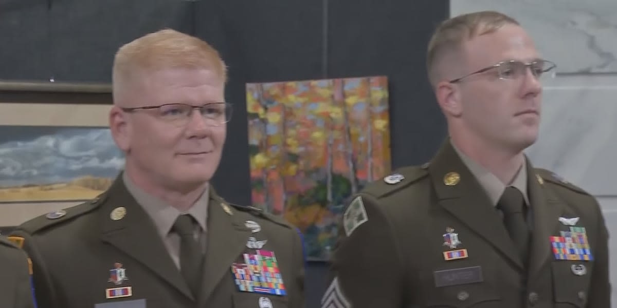 Two members of the Kentucky National Guard receive Kentucky Medals for Valor