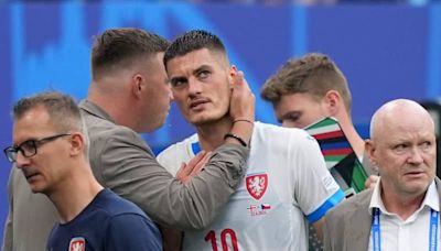 Czechs hope that Schick can play after all in last Euro group match