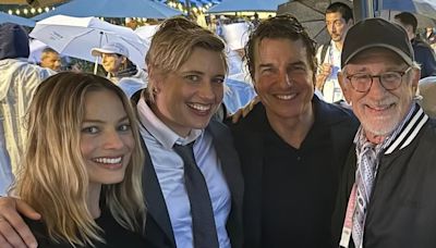 Margot Robbie, Tom Cruise and more stars pose for Olympics selfie