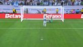 Messi falló de Panenka y el 'Dibu Martínez salvó a Argentina en la tanda - MarcaTV