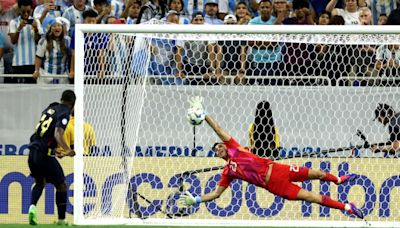 Argentina sufrió ante Ecuador pero es el primer semifinalista de la Copa América