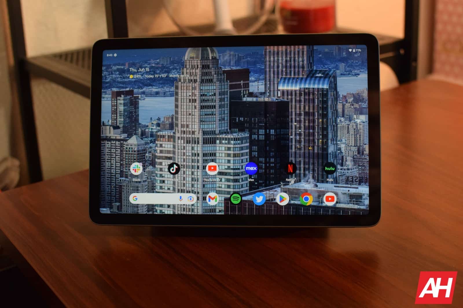 Dock-less Pixel Tablet surfaces with price & accessories