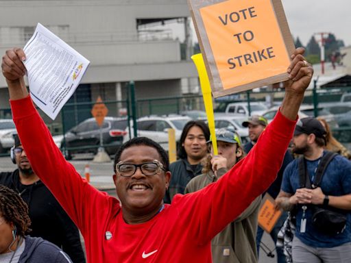 Boeing workers to strike as 25% pay rise rejected