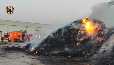 Sofocado un incendio en una planta de reciclaje de Almussafes