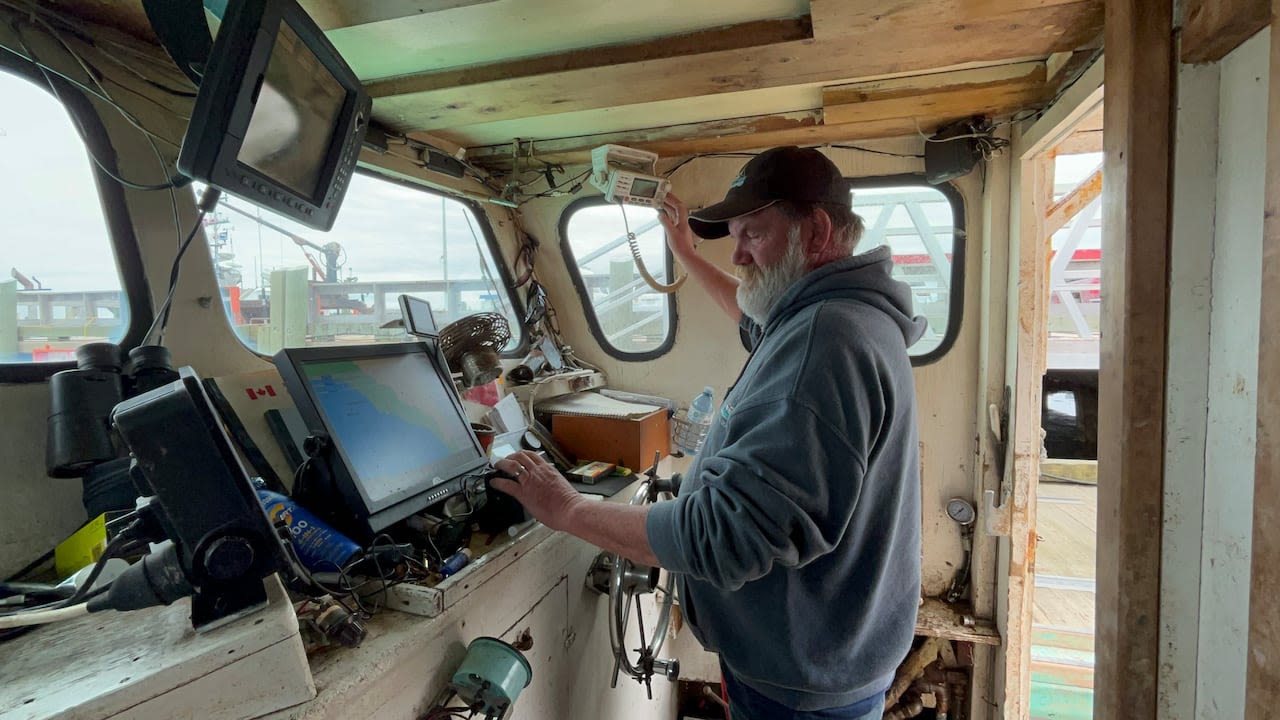 Fishermen cleaning up huge snarls of ghost gear in Bay of Fundy want funding to continue