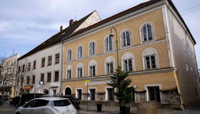 4 Germans caught marking Hitler's birthday outside Nazi dictator's birthplace in Austria