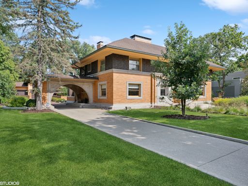 Frank Lloyd Wright's First Ever Prairie-Style Home Features the Coziest Looking "Inglenook"