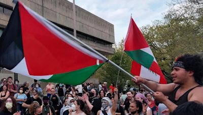 Los manifestantes pro palestinos de la Universidad Drexel en Filadelfia ignoran orden de disolver su campamento - El Diario NY