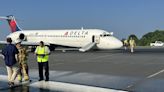 El terrorífico momento en que un avión desciende sin el tren de aterrizaje: así fue la hazaña