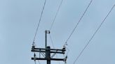 影／大雨高雄湖內區電杆遭雷擊 336戶一度停電