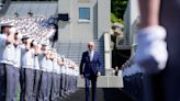 Biden recuerda a cadetes graduados de West Point que deben afrontar amenazas "como nunca antes"