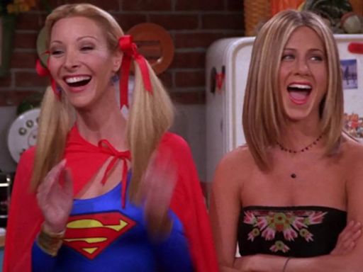 Friends Star Lisa Kudrow Responds To Jennifer Aniston Claiming She 'Hated' Live Audience: It's Not That Funny...