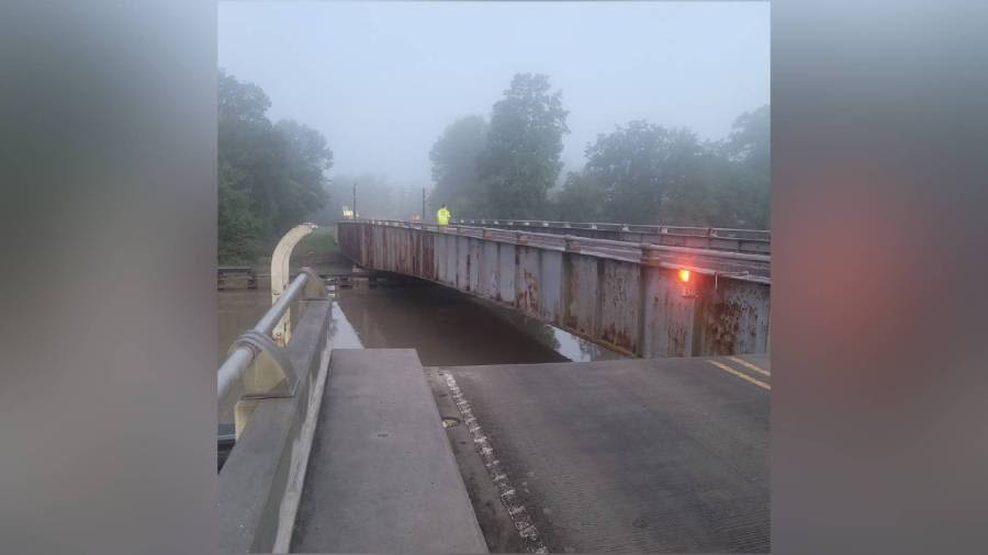 Boat hits Grosse Tete Bridge in Iberville Parish; closed until further notice