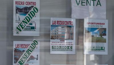 La compraventa de viviendas vuelve a tasas negativas tras desplomarse un 19,3% en marzo