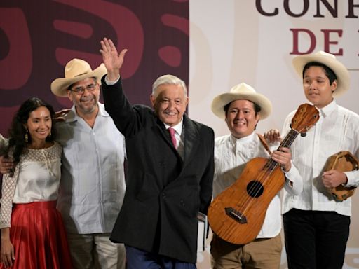 Mexico president gives 1,438th - and last - edition of 'AMLO Show'