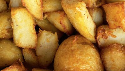 Cook crispy and fluffy roast potatoes in 15 minutes with chef’s best recipe