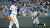 Royals take advantage of Blue Jays' miscues in win