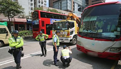 男子海泓道遭旅遊巴撞倒 送院不治 (00:28) - 20240913 - 港聞