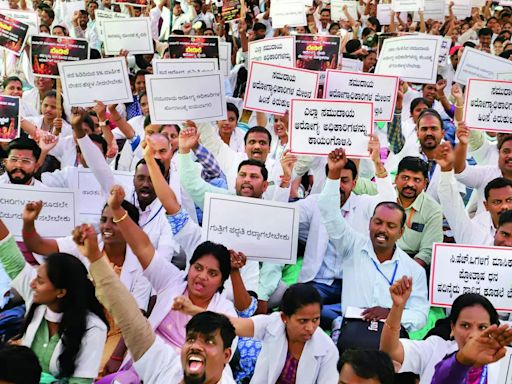 Health Workers in Karnataka Demand Regularisation of Services