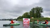 Activistas ambientales bloquean el acceso a la mayor refinería de Alemania