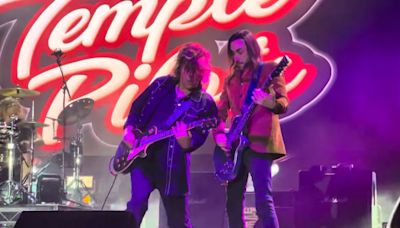 Nuno Bettencourt swapped his Washburn N4 for a Les Paul copy to shred onstage with Stone Temple Pilots