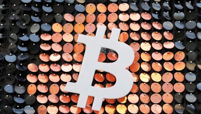 Bitcoin (BTC) recua dois dígitos em sete dias, às vésperas do halving Por Investing.com