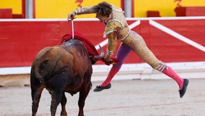 Oreja muy generosa para Román de una seria y desrazada corrida de Cebada Gago