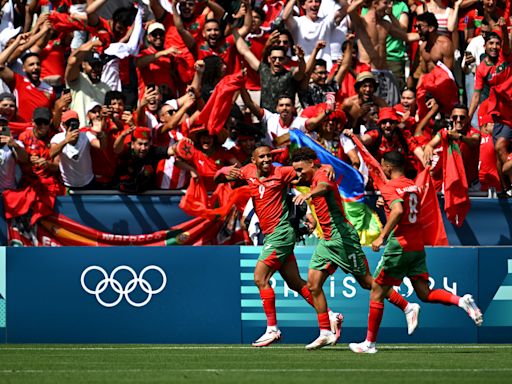 巴黎奧運．男足｜阿根廷補時追平遇騷亂 2小時後入球被推翻 摩洛哥爆冷贏波
