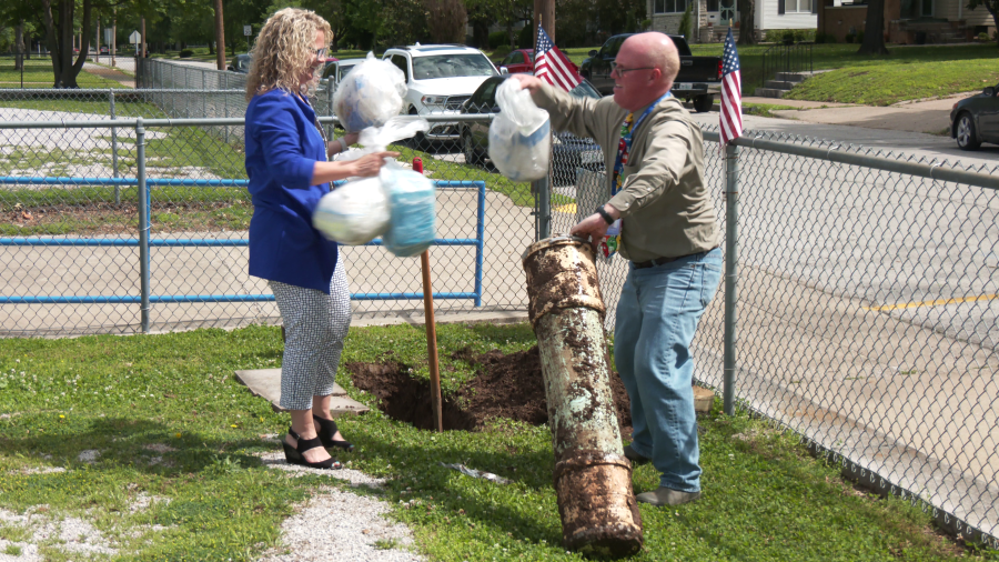 Carthage High School seniors unearth time capsule buried during kindergarten